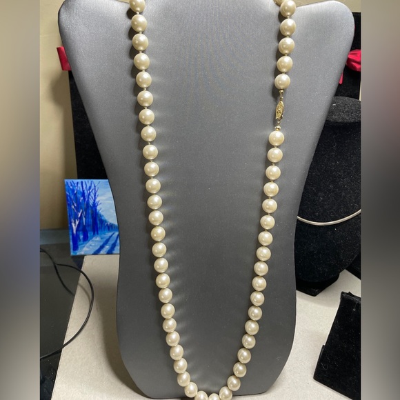 Hand Knotted 13.2mm Faux Pearl Vntg Necklace. Gold tone Deco fish hook clasp - Picture 1 of 7